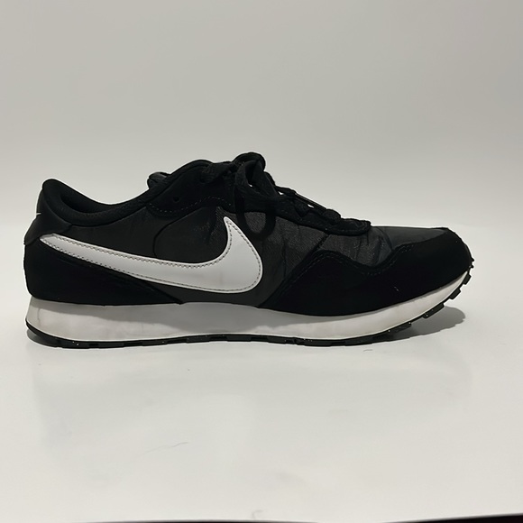 Nike MD Valiant GS with the Box - Picture 3 of 8